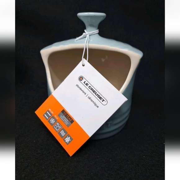 Le Creuset 10 Oz Salt Keeper   Stoneware Light Blue "Sea Salt" - NWT - Picture 3 of 7
